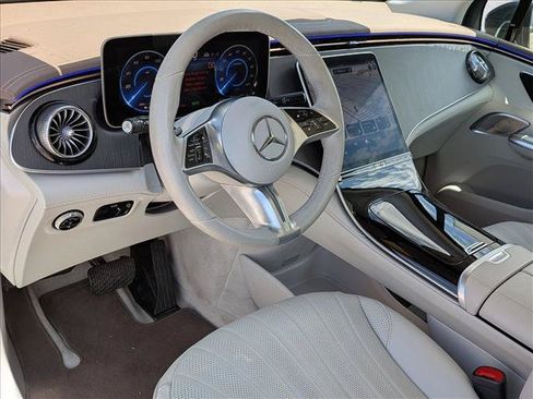 Used 2023 Mercedes-Benz EQE 500 4MATIC SUV w/ Exclusive Trim Package image 9