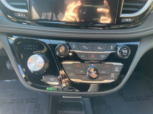 New 2026 Chrysler Pacifica Select image 18