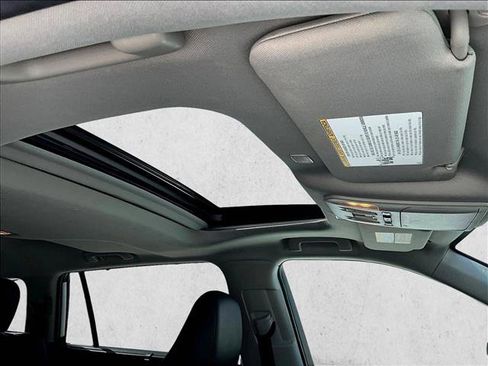 Used 2024 Toyota Highlander XLE FWD image 17