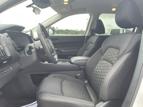 Used 2024 Nissan Pathfinder SV FWD image 34