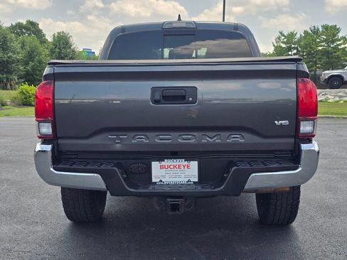 Used 2018 Toyota Tacoma TRD Off-Road AWD/4WD image 8