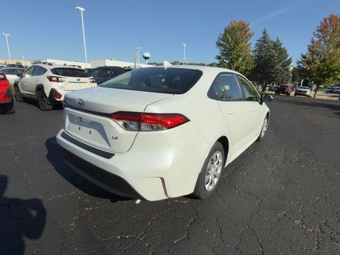 Used 2024 Toyota Corolla LE image 3