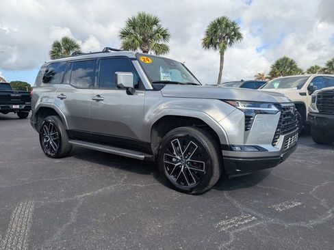 Used 2024 Lexus GX 550 w/ Accessory Package (2T) AWD/4WD image 2