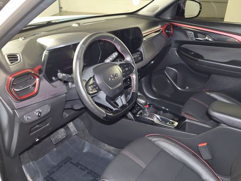 Used 2025 Chevrolet TrailBlazer RS w/ Convenience Package image 2