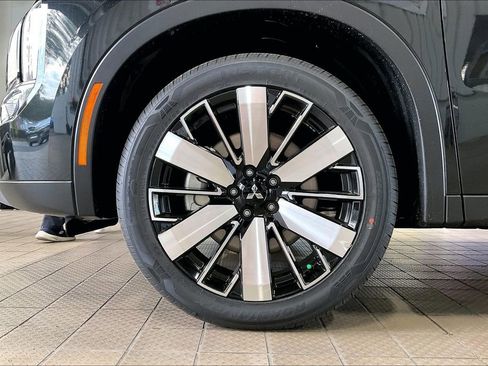 New 2026 Mitsubishi Outlander SE FWD image 12