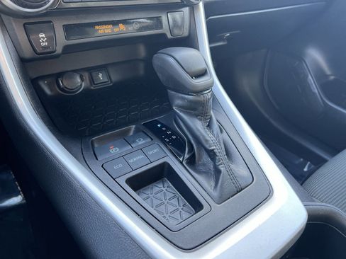 Used 2022 Toyota RAV4 LE image 20