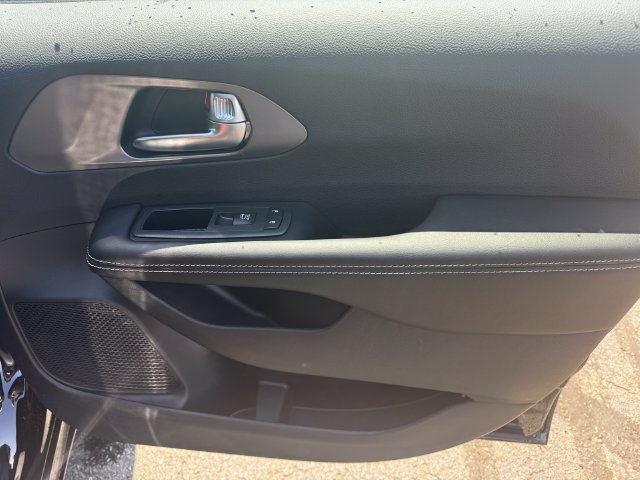 New 2027 Chrysler Pacifica Select w/ Family Tech Group AWD/4WD image 13