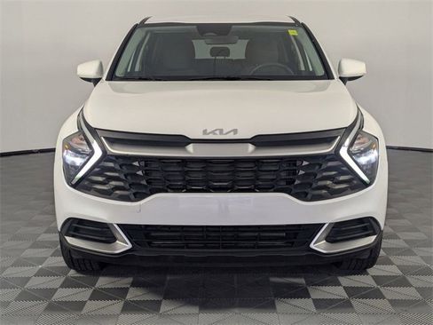 Used 2023 Kia Sportage LX image 3