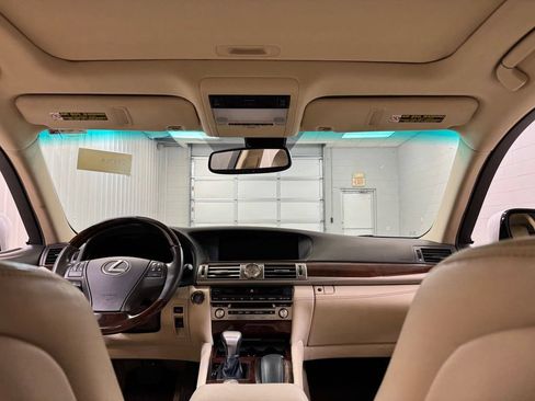 Used 2013 Lexus LS 460 AWD w/ Comfort Pkg image 24
