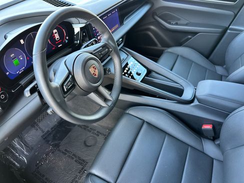 Certified 2025 Porsche Macan Electric RWD image 4