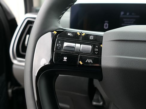New 2026 Kia Sorento S FWD image 13