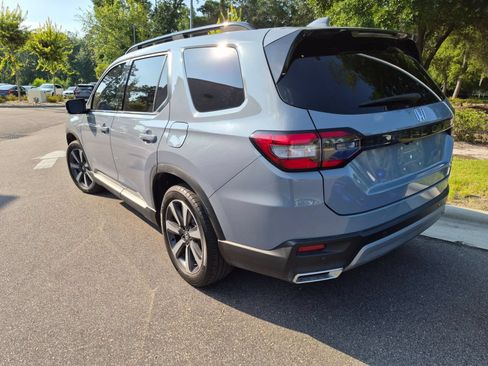 Used 2025 Honda Pilot Touring image 5