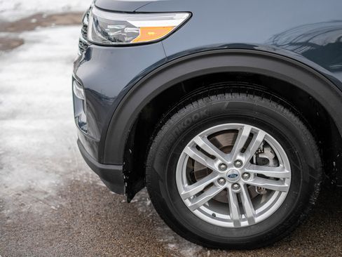 Used 2023 Ford Explorer XLT w/ Equipment Group 202A image 9