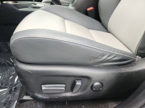 Used 2013 Toyota RAV4 Limited FWD image 14