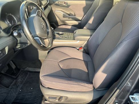Used 2023 Toyota Highlander LE AWD/4WD image 14