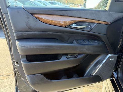 Used 2016 Cadillac Escalade Luxury image 15