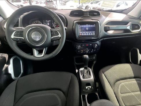 Used 2018 Jeep Renegade Latitude w/ Popular Equipment Group FWD image 15
