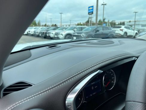 Used 2025 Chevrolet Blazer LT FWD image 34