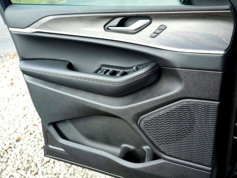 New 2025 Jeep Grand Cherokee L Limited image 22