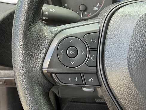 Used 2025 Toyota Corolla LE FWD image 17