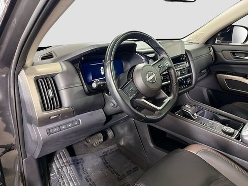 Used 2024 Nissan Pathfinder Platinum AWD/4WD image 11