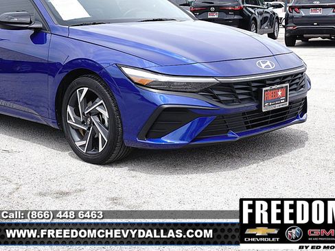 Used 2025 Hyundai Elantra Sport FWD image 39