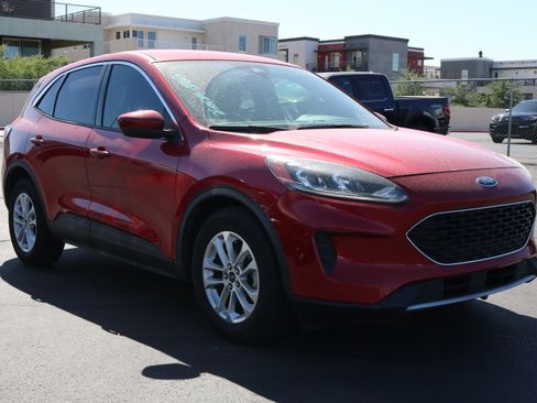 Used 2020 Ford Escape SE image 4