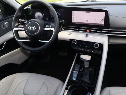 Used 2024 Hyundai Elantra Limited FWD image 9