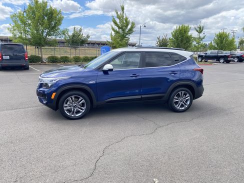 Used 2021 Kia Seltos S image 2