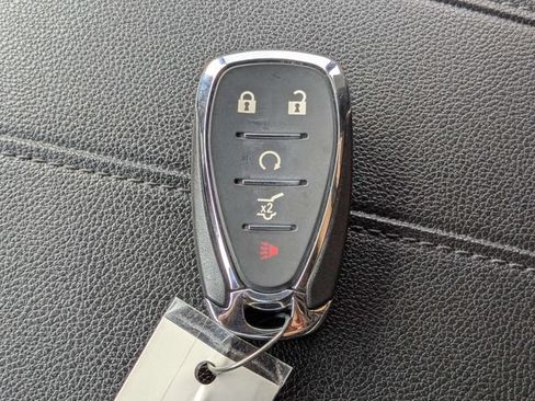 Used 2023 Chevrolet Traverse LT FWD image 32