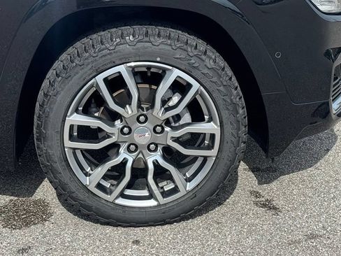 Used 2022 GMC Terrain Denali w/ Denali Premium Package AWD/4WD image 7