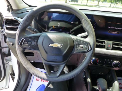 Used 2024 Chevrolet TrailBlazer LS w/ LS Convenience Package FWD image 22