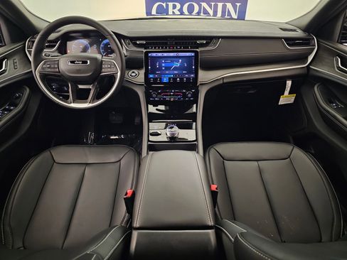 New 2025 Jeep Grand Cherokee Limited image 16