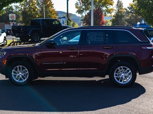 New 2025 Jeep Grand Cherokee 4WD image 11