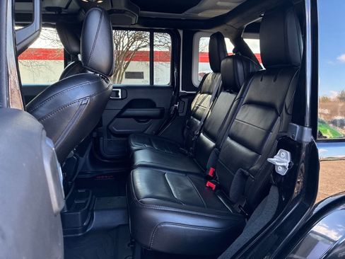 Used 2022 Jeep Wrangler Unlimited Sahara image 26