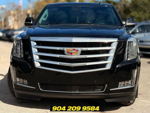 Used 2019 Cadillac Escalade Luxury AWD/4WD image 9