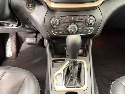 Used 2016 Jeep Cherokee Limited image 18