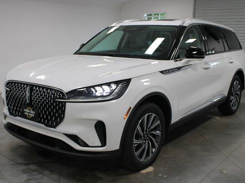 New 2026 Lincoln Aviator AWD image 3