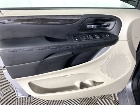 Used 2017 Dodge Grand Caravan SE w/ Power Window Group FWD image 12