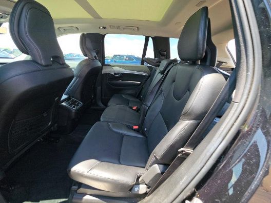 Used 2022 Volvo XC90 T5 Momentum AWD/4WD image 4