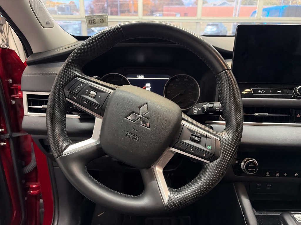 Used 2025 Mitsubishi Outlander SE AWD/4WD image 28