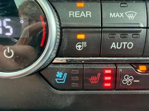Used 2019 Ford Expedition Limited w/ Equipment Group 302A AWD/4WD image 46