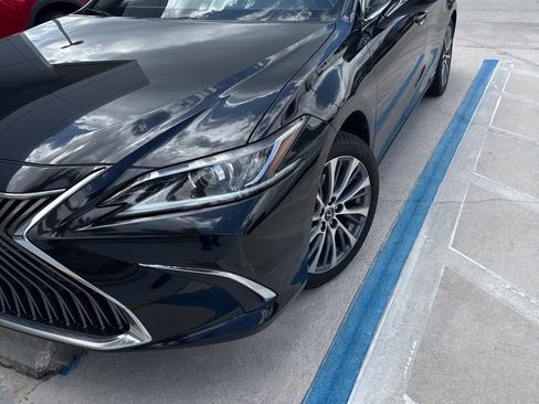 Used 2020 Lexus ES 300h w/ Premium Package image 3