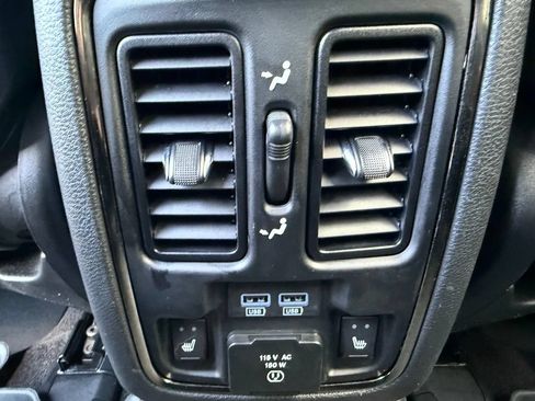 Used 2019 Dodge Durango SRT w/ Technology Group AWD/4WD image 12