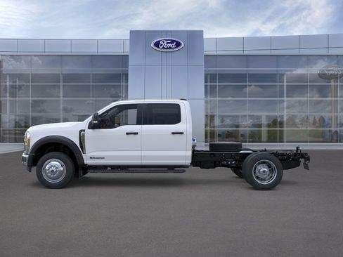New 2025 Ford F450 XLT RWD image 3