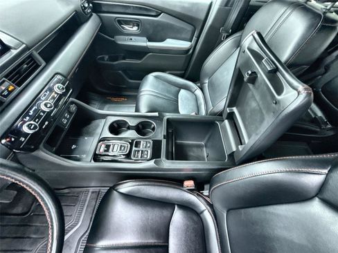 Certified 2024 Honda Pilot TrailSport image 18