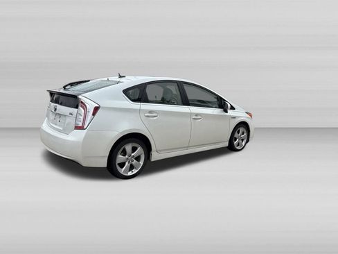 Used 2015 Toyota Prius Five FWD image 4