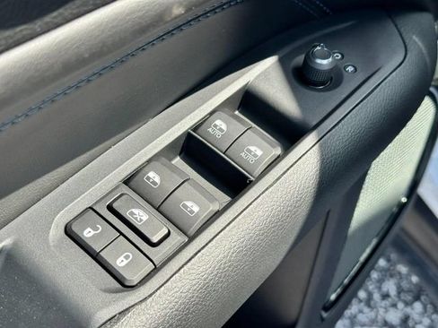 New 2026 Jeep Compass Latitude AWD/4WD image 9