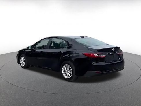 Used 2025 Toyota Camry LE image 9