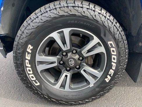 Used 2017 Toyota Tacoma TRD Sport w/ Tow Package (A/T) image 14